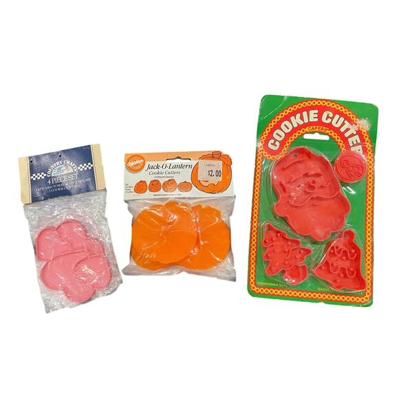 Lot of Vintage Holiday Cookie Cutters - Picture 1 of 10